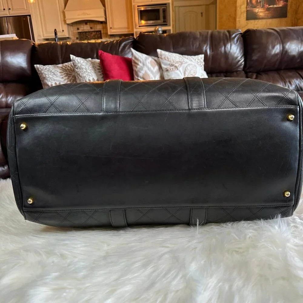 ❌SOLD❌ Authentic Chanel Vintage Diamond Stitch Lambskin Quilted Duffle Bag - Picture 11 of 17